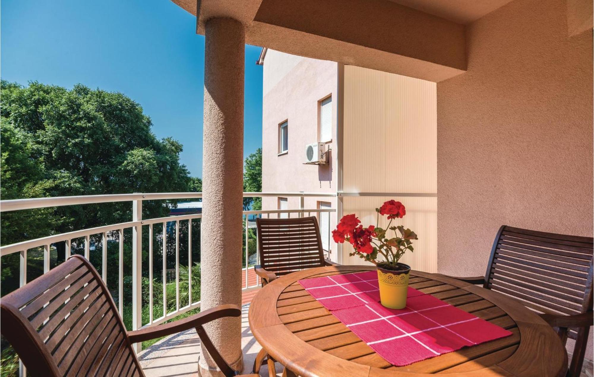 Cozy Apartment In Rijeka With Kitchen Luaran gambar