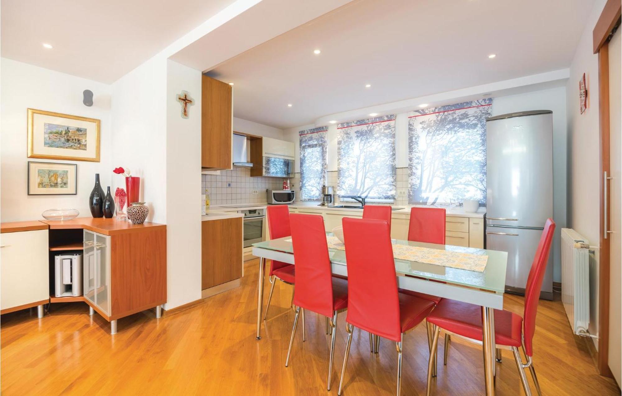 Cozy Apartment In Rijeka With Kitchen Luaran gambar
