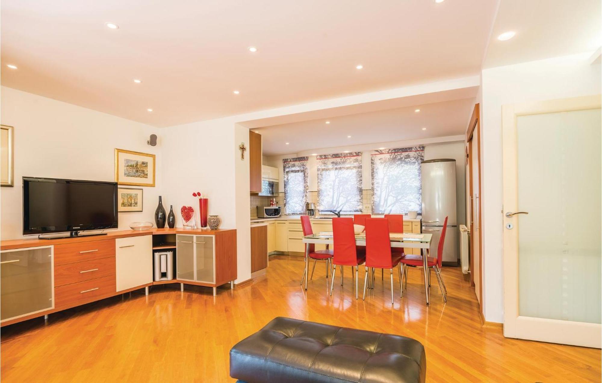 Cozy Apartment In Rijeka With Kitchen Luaran gambar